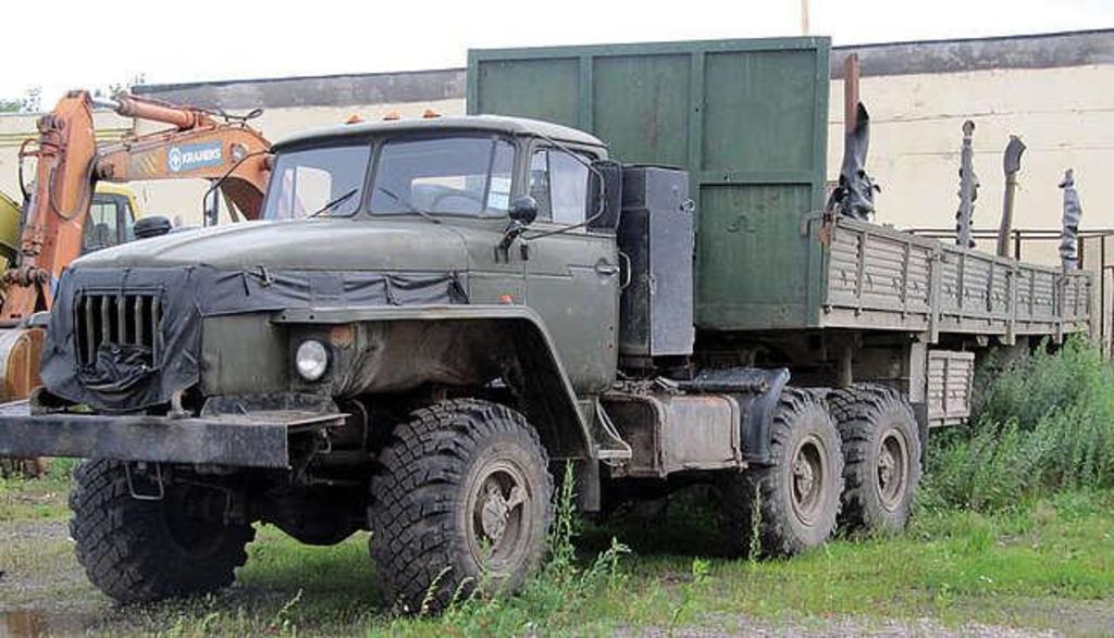 Седельный тягач Урал-4420 ОдАЗ-9370 (3)