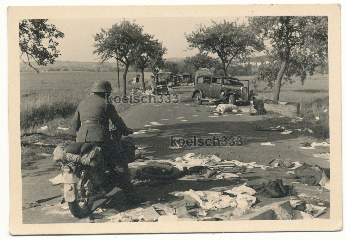 Foto Kradmelder auf Rückzugsstraße der französis