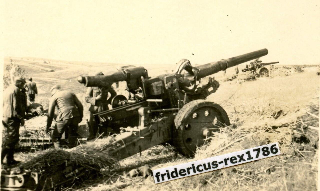 Foto 1 WH Artillerie Abt Geschütz Feldhaubitze Rohr Explosion Rohrkrepierer
