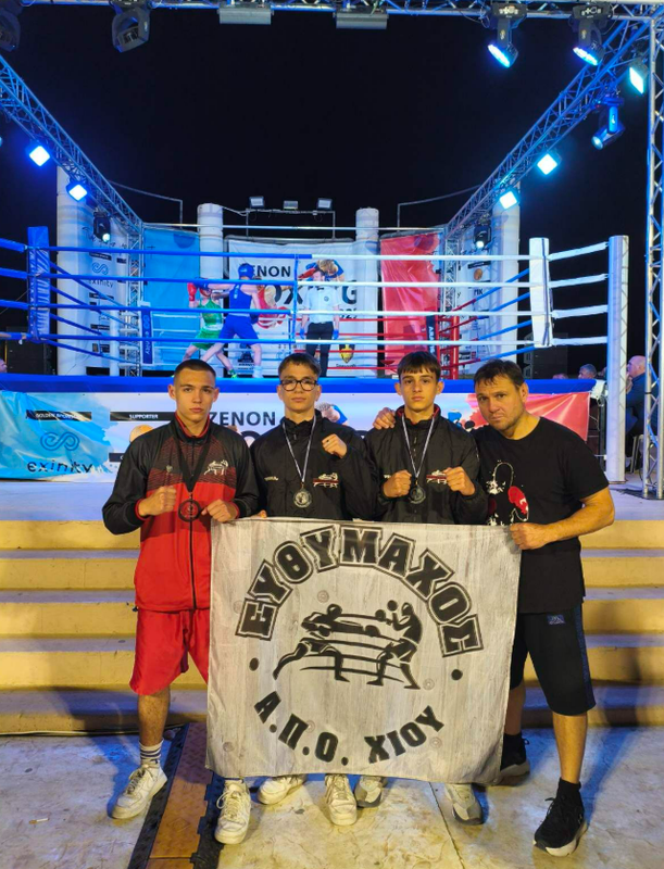 ΔΥΝΑΜΙΚΟ ΤΡΙΠΛΟ ΒΑΘΡΟ ΓΙΑ ΤΟΥΣ ΧΙΩΤΕΣ ΣΤΟ ZENON BOXING CUP 2025 ΣΤΗΝ ΚΥΠΡΟ 