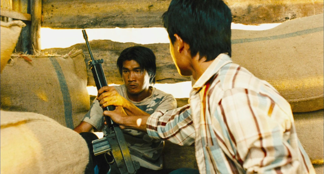 Born to Fight (2004) (1080p BluRay x265 HEVC 10bit EAC3 5.1 Thai + English SAMPA) [QxR]