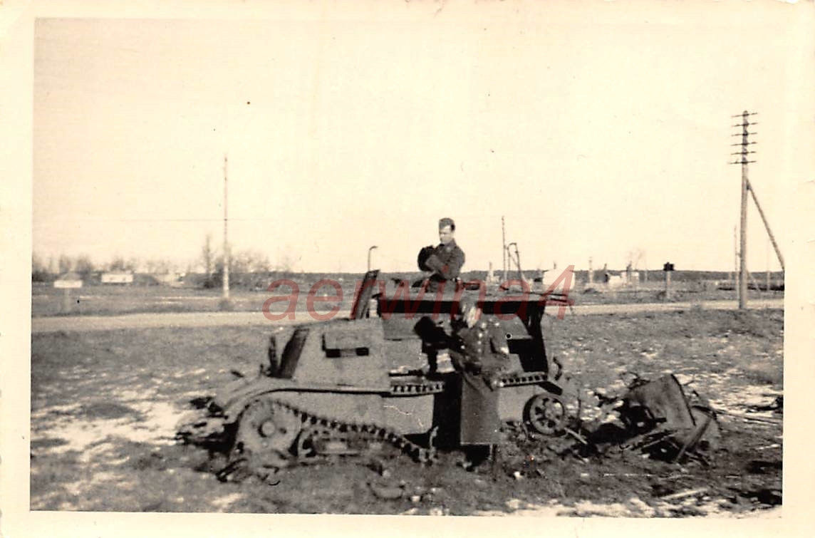 zerstörte russ. Artillerie Schlepper T - 20 Panzer Grobin Lettla