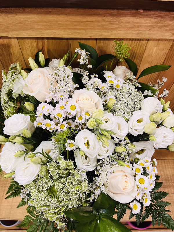 Ramo Variado Con Flores Blancas