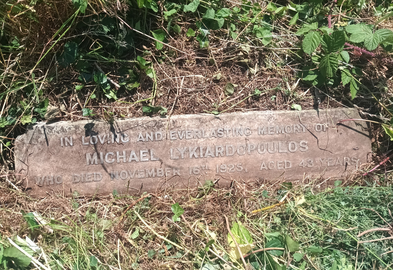 Mikhail-Likiardopulo-grave-03