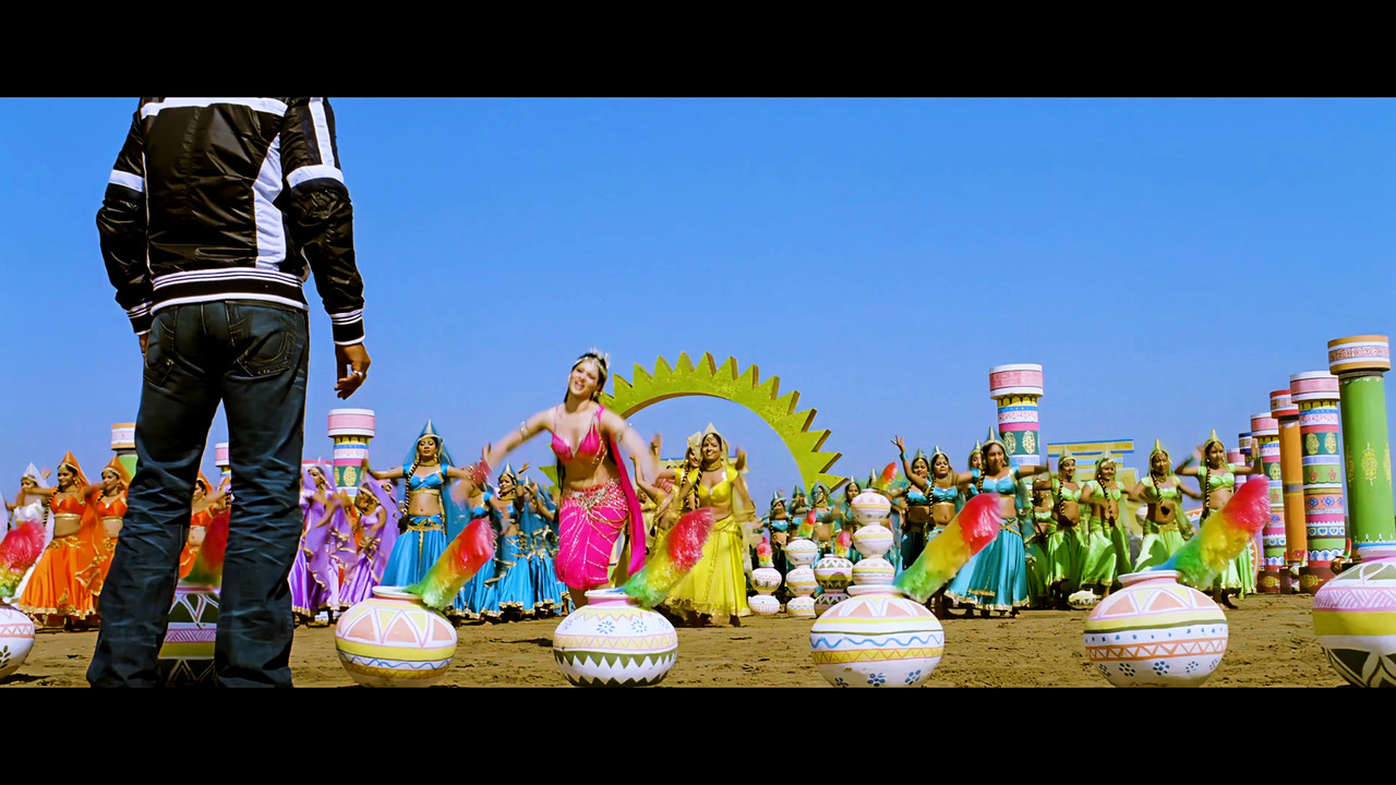 Tamanna Hot Song From Himmatwala Naino Main Sapna 4K (Best Quality).mp4_snapshot_00.33_[2021.04.05_1