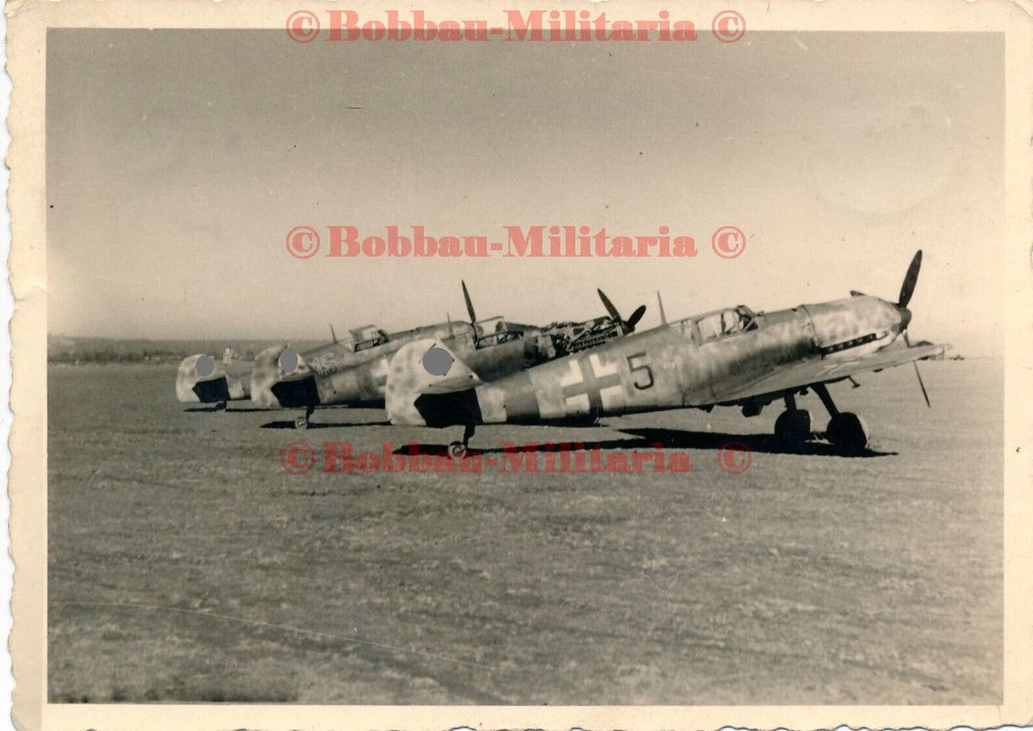 L564 Foto Messerschmitt Me Bf 109 Jagdflugzeug Kennung camo airplane Jäger 1944