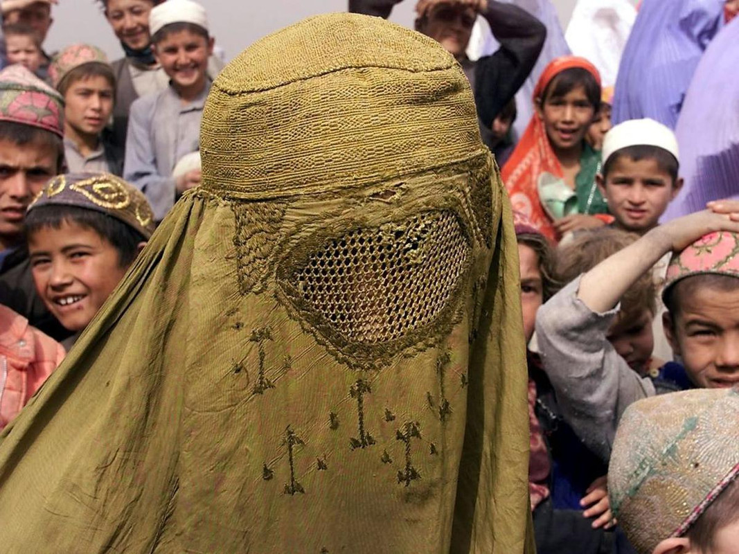 8M: Derechos de las mujeres en Afganistán seguirán limitados por la sharía