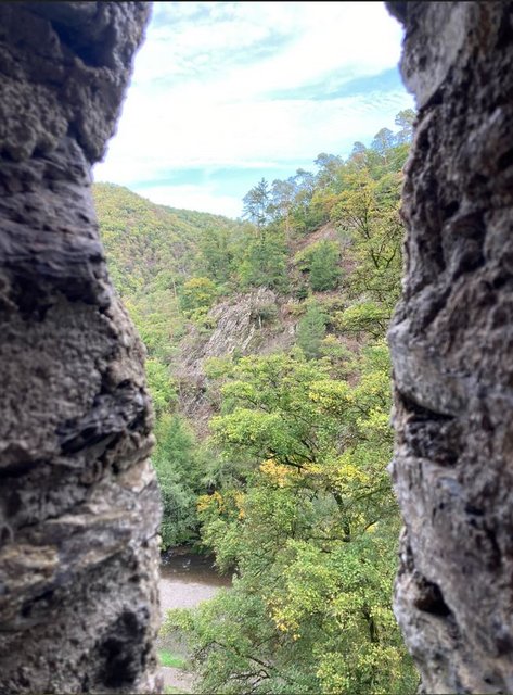 [Image: Burg-Eltz-Castle2022-10-2.jpg]