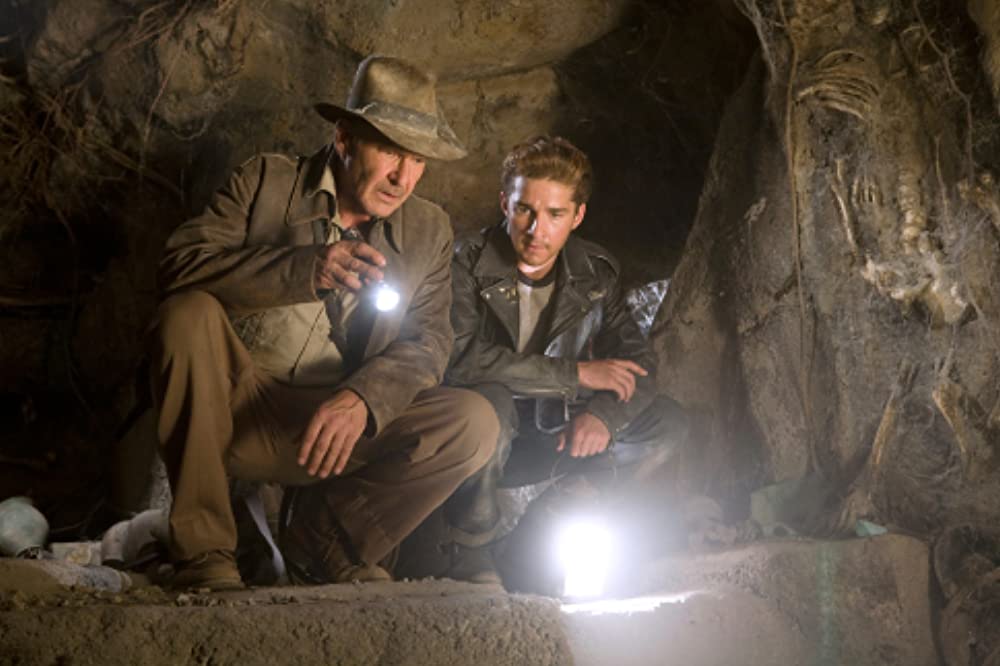 Harrison Ford dan Shia LaBeouf di Indiana Jones and the Kingdom of the Crystal Skull (2008)
