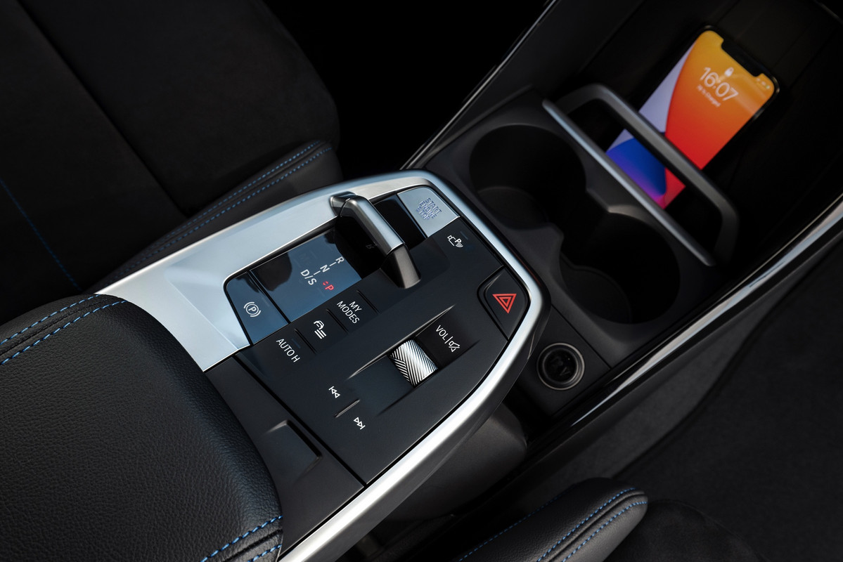 2022-BMW-2er-Active-Tourer-U06-M-Sport-Interieur-05