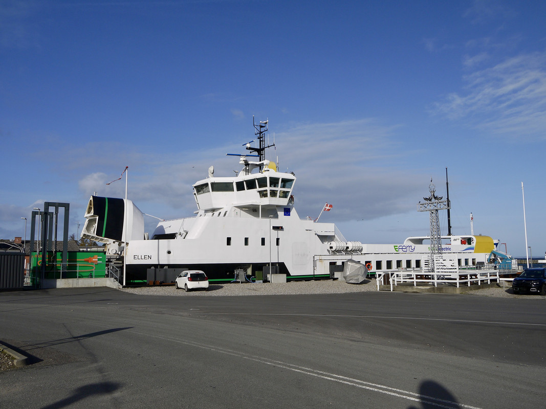 046EF680-3B20-48AF-9AC8-03650D5B5F8C_1_201_a