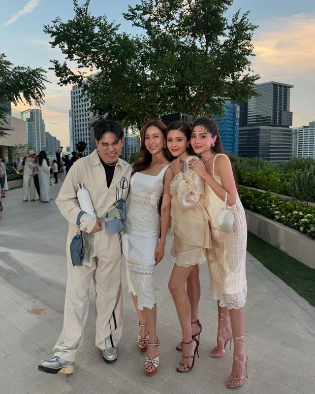 d303c1c6-5a0e-4b19-a219-ec6ae2f54c33