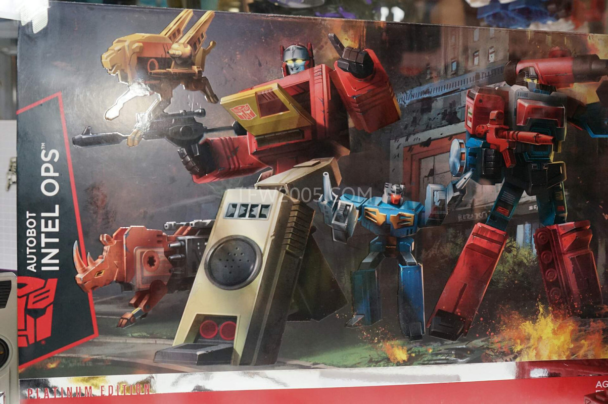 SDCC2015-Hasbro-Case-Transformers-PE-003