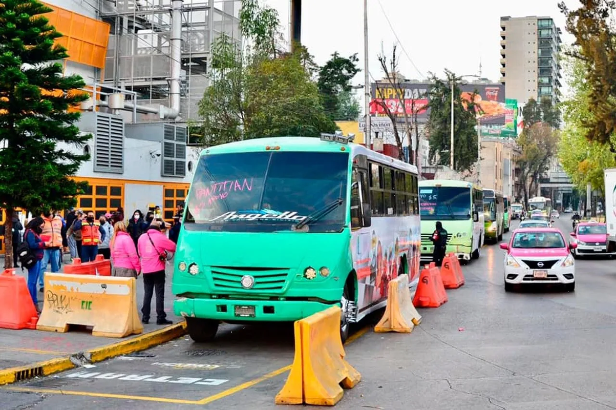 Española se enamora del transporte público de la CDMX y se vuelve viral