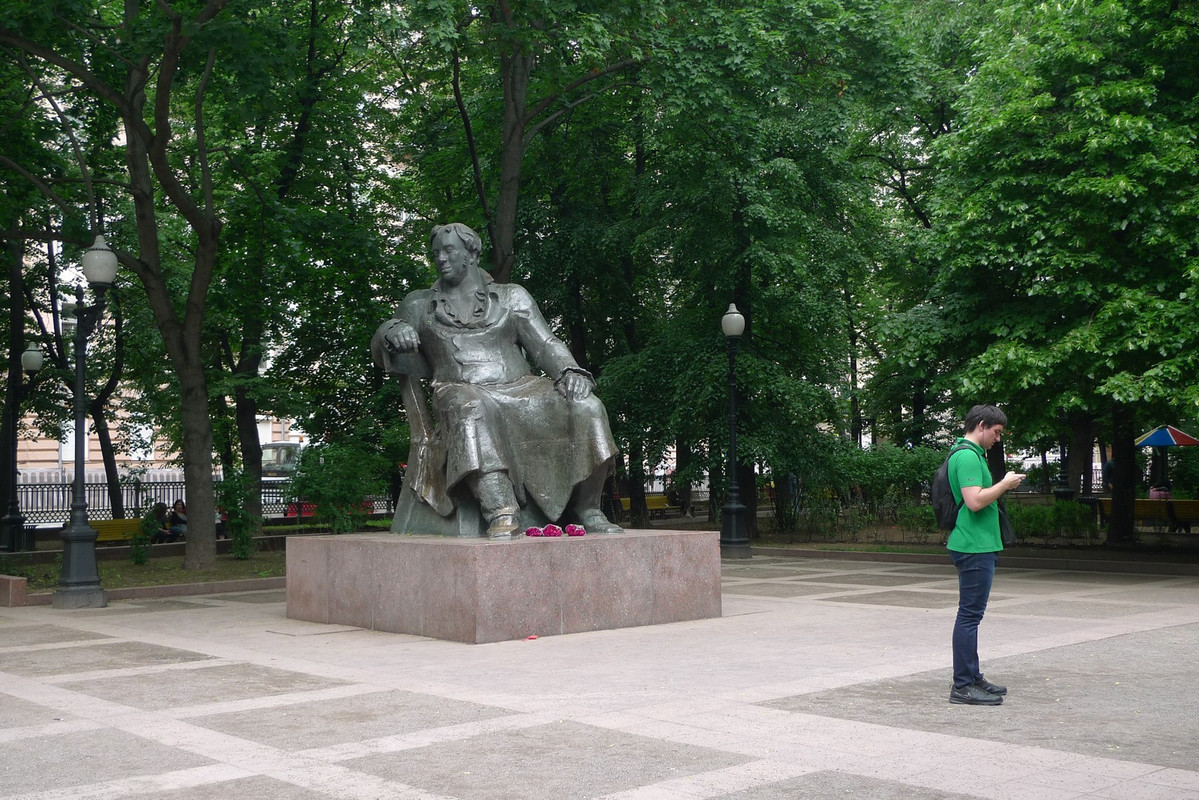 Чувак в зеленой майке тоже, кстати, проходит баннер :) Чувак в зеленой майке тоже, кстати, проходит баннер :)
