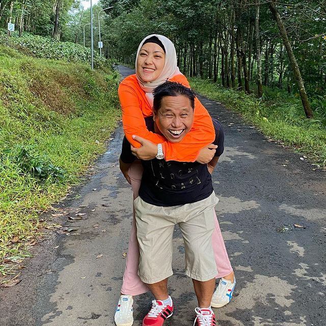 Narji dan sang istri