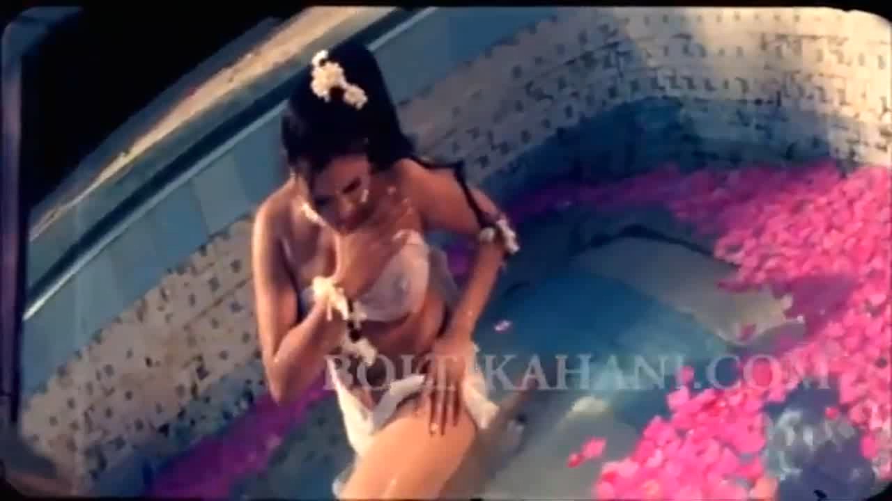 [Image: Bollywood-Uncensored-Nude-reena-kapoor-S...-12-16.jpg]