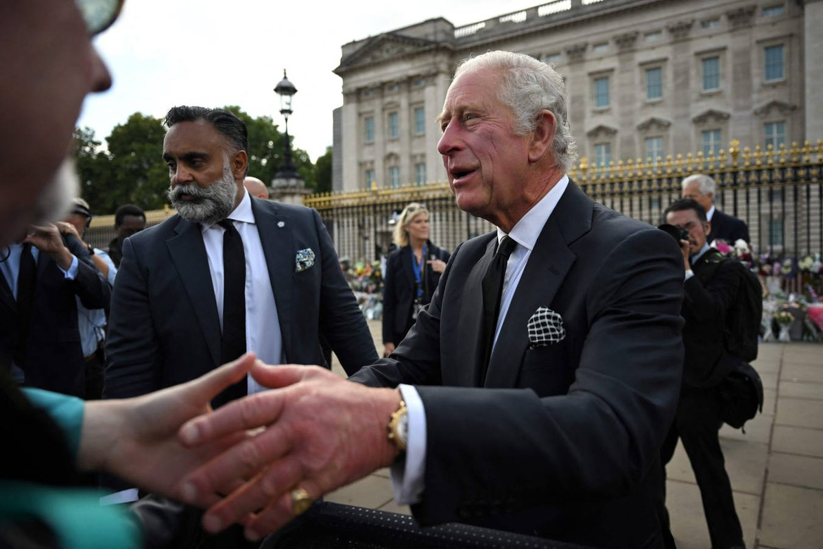 Inglaterra recibió a su nuevo gobernante, el rey Carlos III