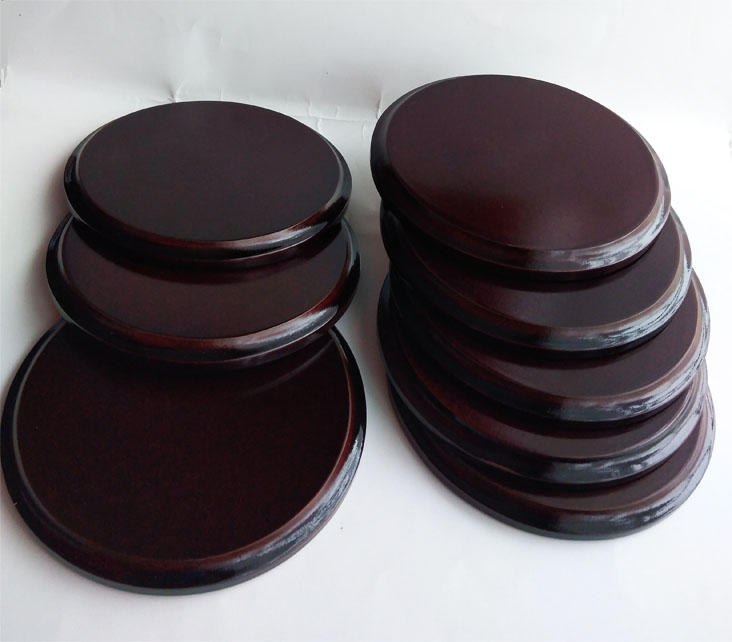 Tabla de madera 7.5cm redonda borde boselado lacada para adornos