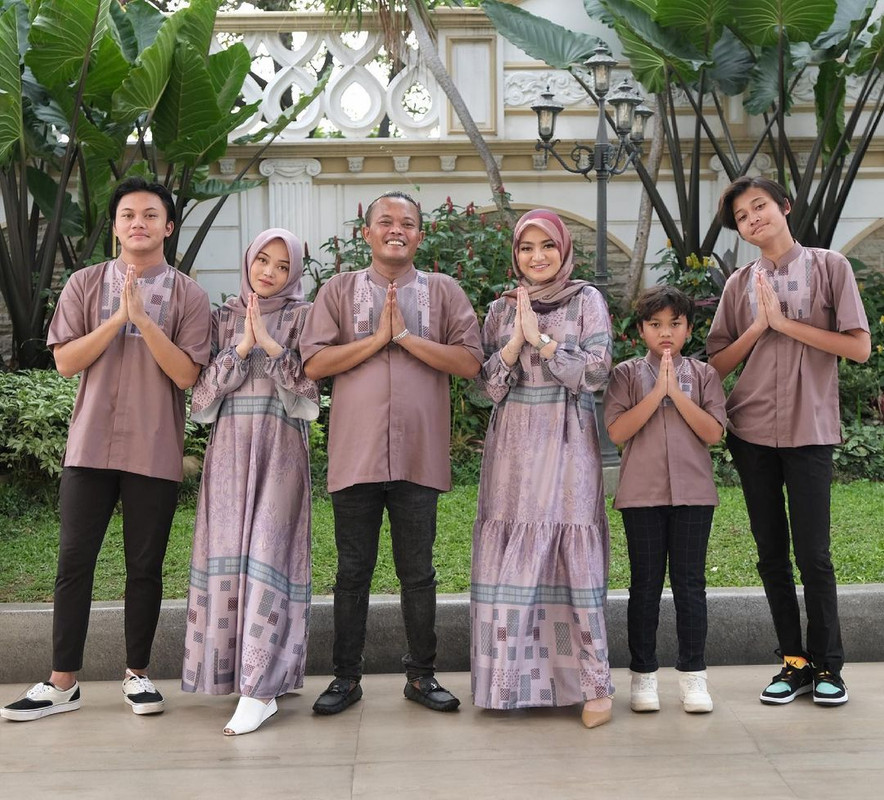 Potret Lebaran keluarga Sule