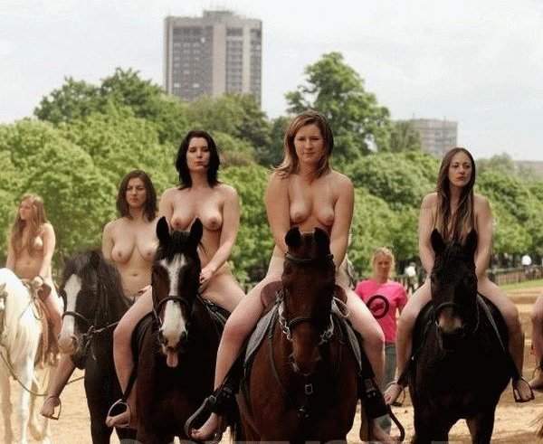 http://lenaweb.voila.net/LadyGodiva/Lady_Godiva_2008_05.jpg