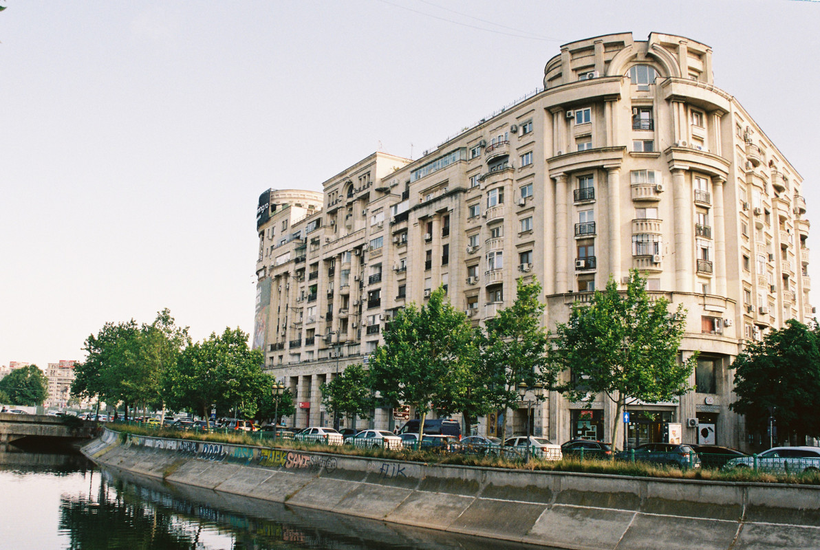 R1-09392-0017.jpg