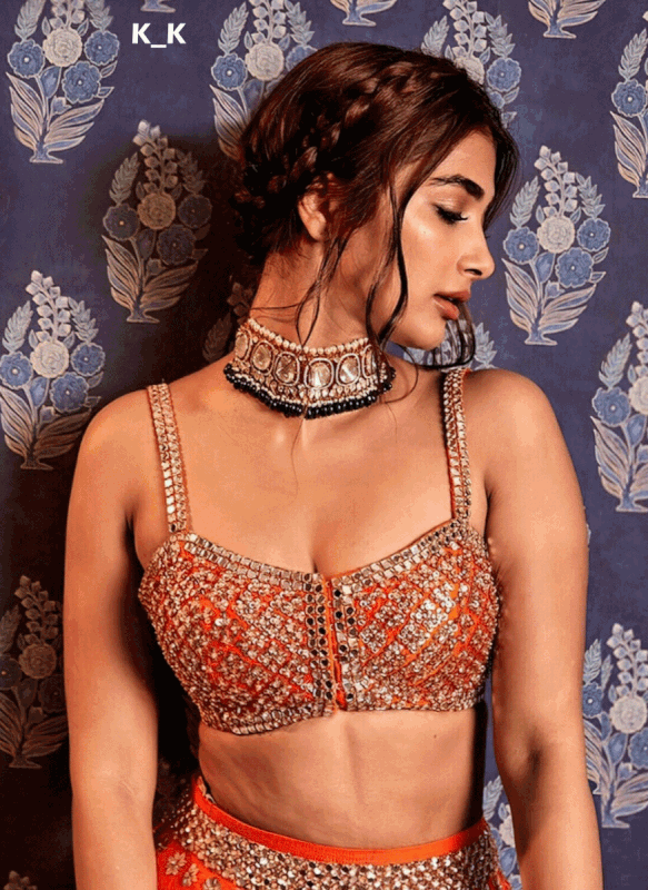 Pooja Hegde Boobs
