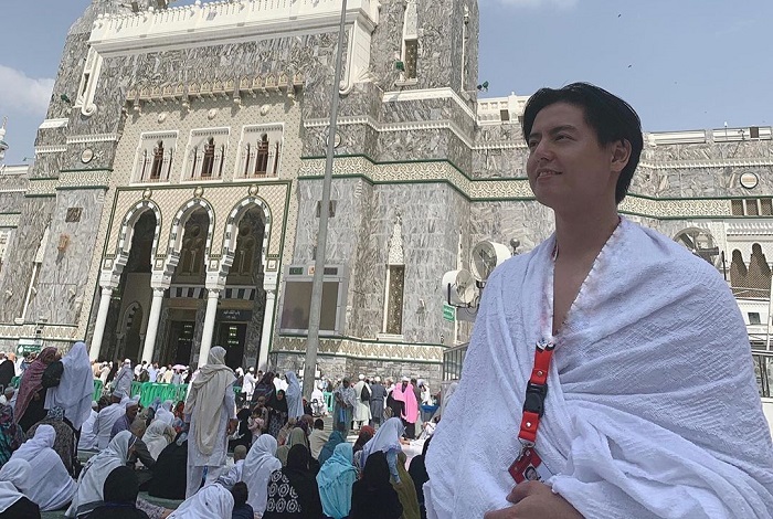 Roger Danuarta umrah di Tanah Suci