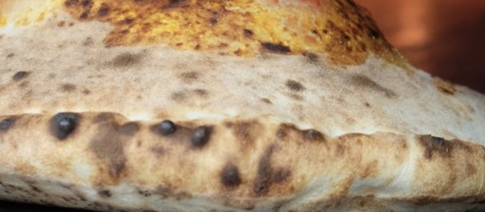 Skattate con pomodoro, mozzarella, ricotta forte, pancetta e pomodori secchi