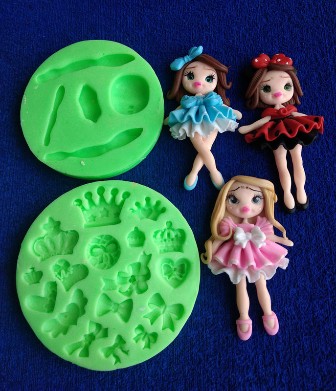 Set Moldes silicona de muñeca + corazones lazos y coronas apliques
