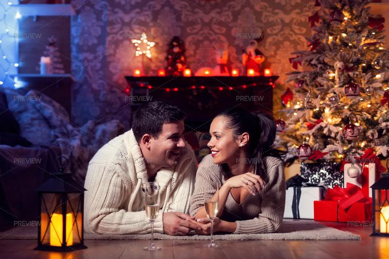 Romantic-Christmas-Couple-high-resolution-preview-332512.jpg