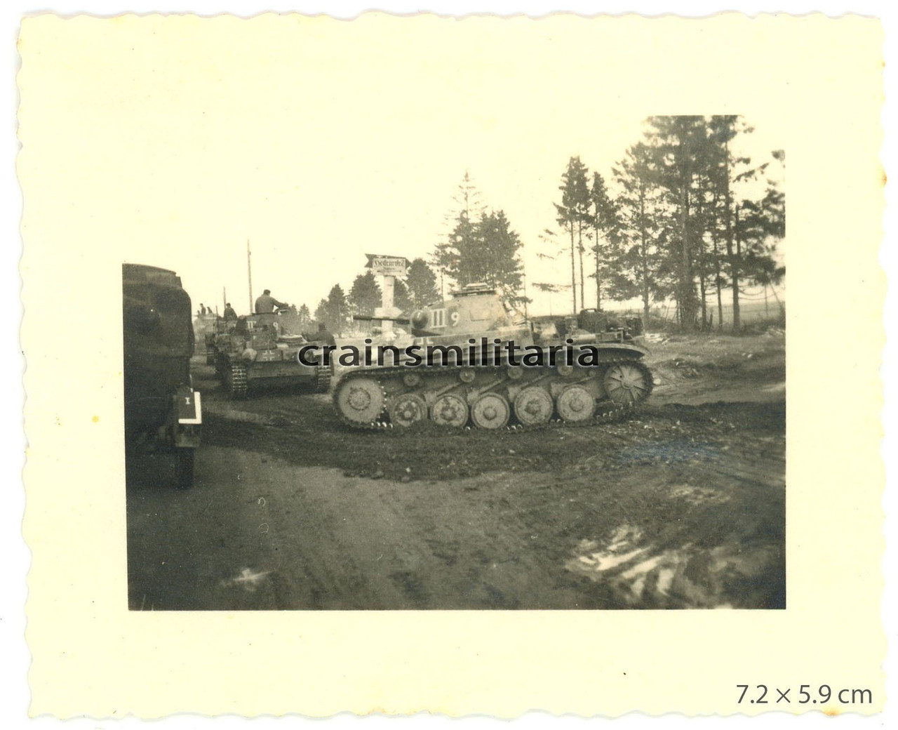 Orig Foto Vormarsch Panzer II Tank mit Kennung auf ROSLAWL Russland 1941 (2)