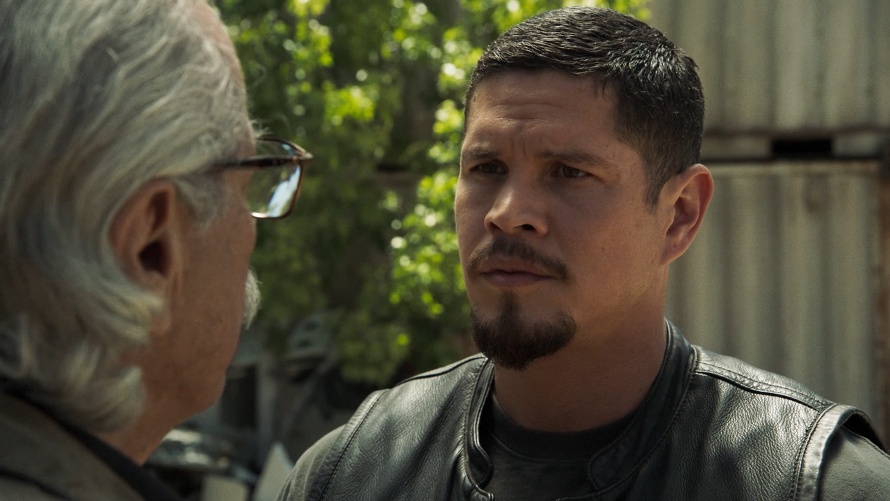 Mayans.M.C.S02E01.Xbalanque.ITA.ENG.1080p.AMZN.WEB-DLMux.DD5.1.H