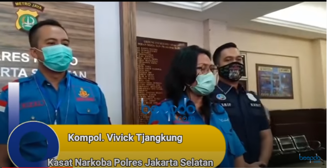 Kompol Vivick Tjangkung memberi pernyataan kepada awak media (YouTube beepdo)