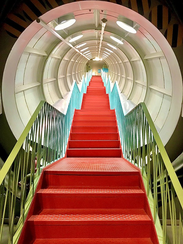 red-metal-stais.jpg