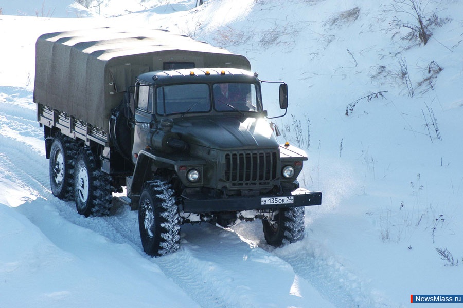 Армейский зим. Автомобиль Урал Урал 4320. Урал-4320 грузовой армейский. Урал 4320 на севере. Урал 4320 НЗАС.