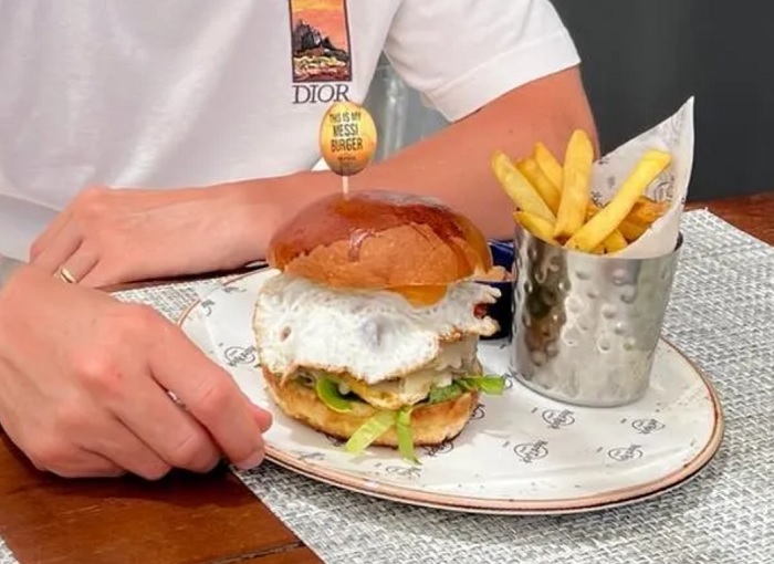 Messi Burger mengadopsi semua bahan-bahan yang menjadi favorit Lionel Messi.