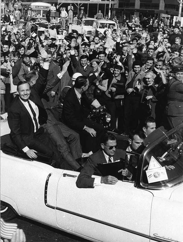 Neil-Armstrong-in-Belgrade-1969.jpg