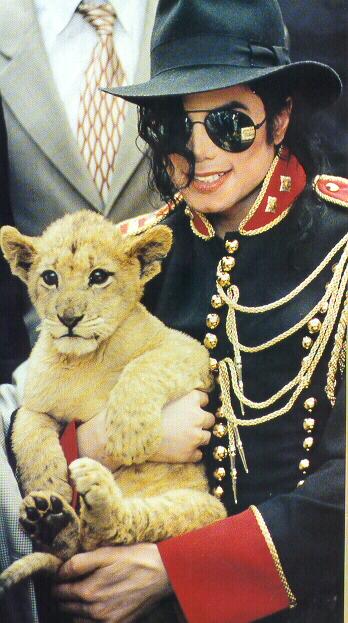 MJ-and-animal-michael-jackson-32178728-348-623-1.jpg