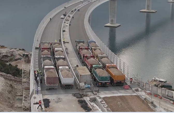 New China TV: China-constructed Peljesac Bridge progressing at speed in Croatia - Page 52 Screenshot-1284