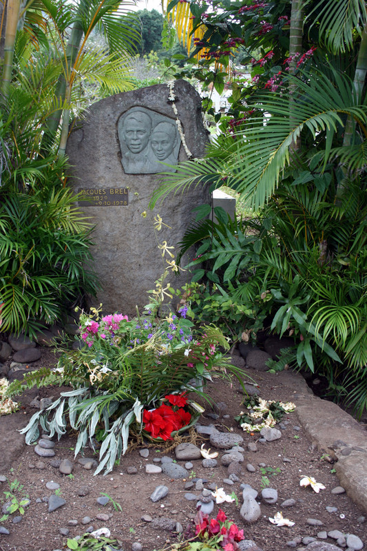 Atuona_-_Tombe_Jacques_Brel_(3)
