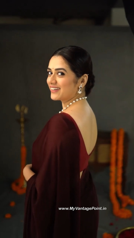 9-Actress-Girija-Oak-Godbole-Photos-Wallpapers-My-Vantage-Point