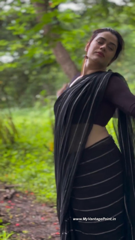 7-Marathi-Actress-Girija-Oak-Godbole-Hot-Pics-in-Black-Saree-My-Vantage-Point