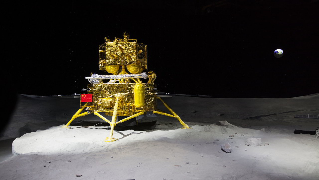 scoperto nuovo minerale luna cristallo colonnare