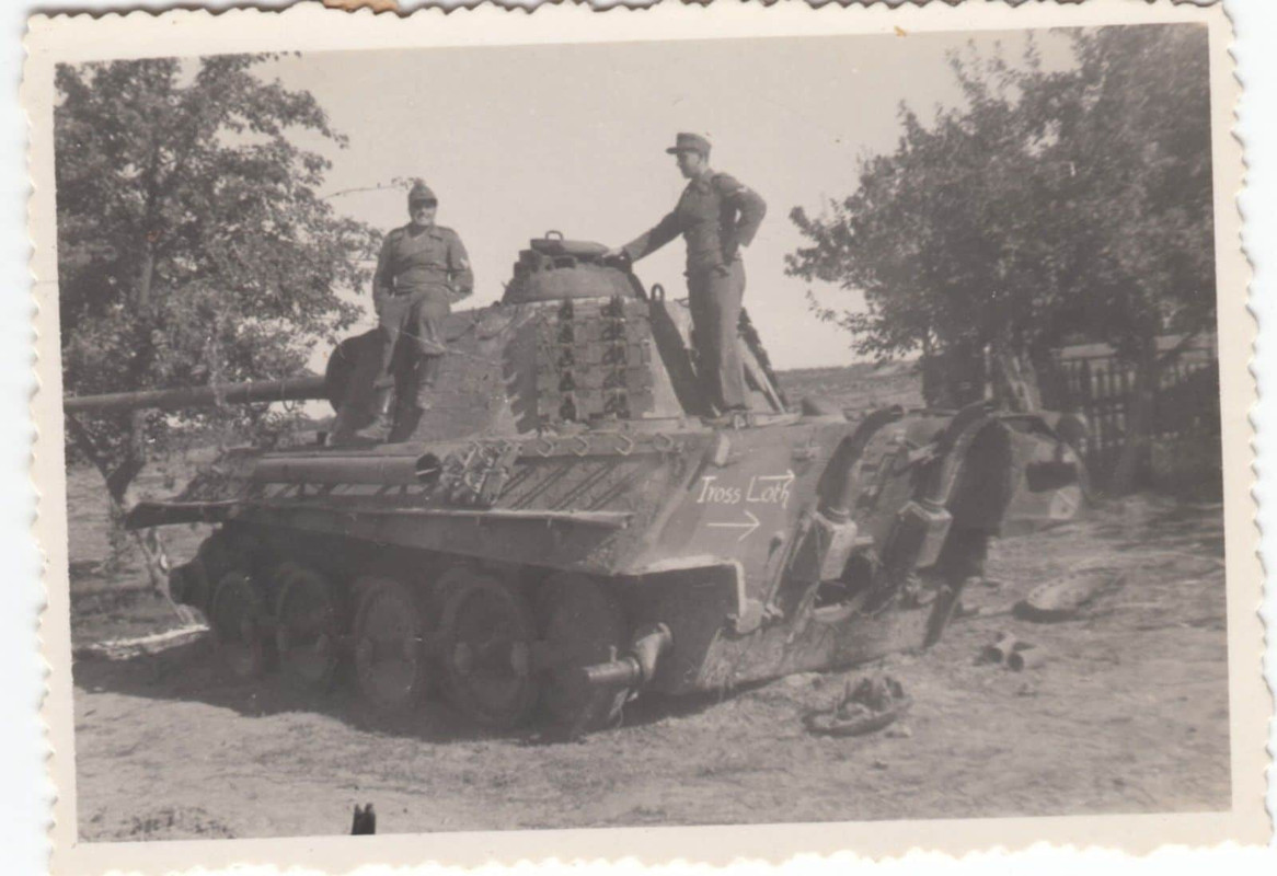 WH SOLDATEN AUF BESCHÄDIGTEN PANZER PANTHER Ostr