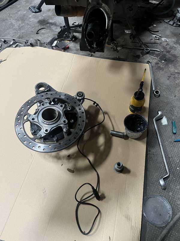 B7AE8C7F-2CF0-441F-AB86-34C816964AA5