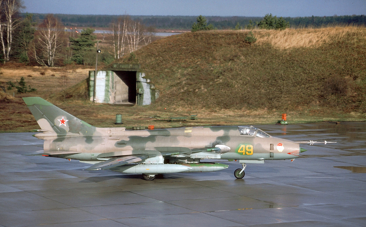 20 GvAPIB Su-17M4 49 yellow_15920 (4)
