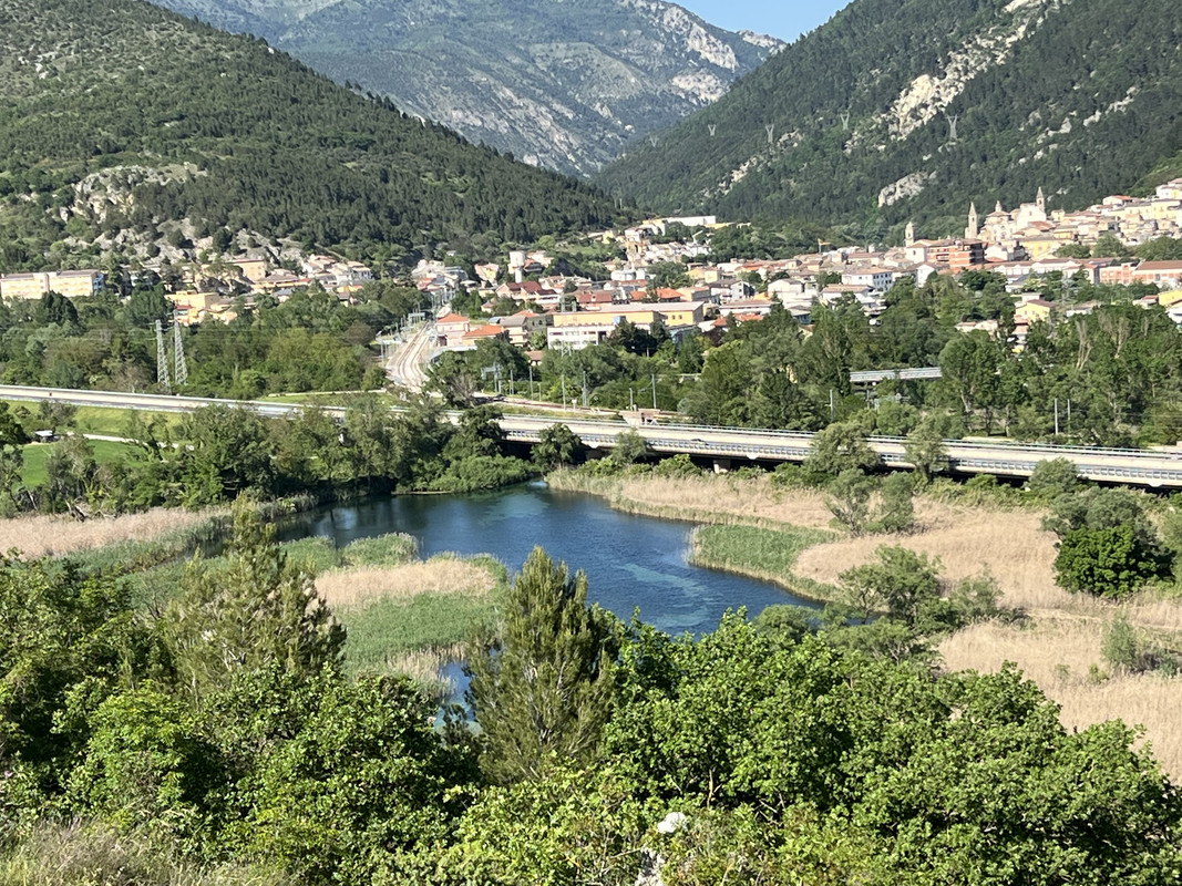 F3FCEBD0-389E-4A50-8D33-BEB81F65B5E2