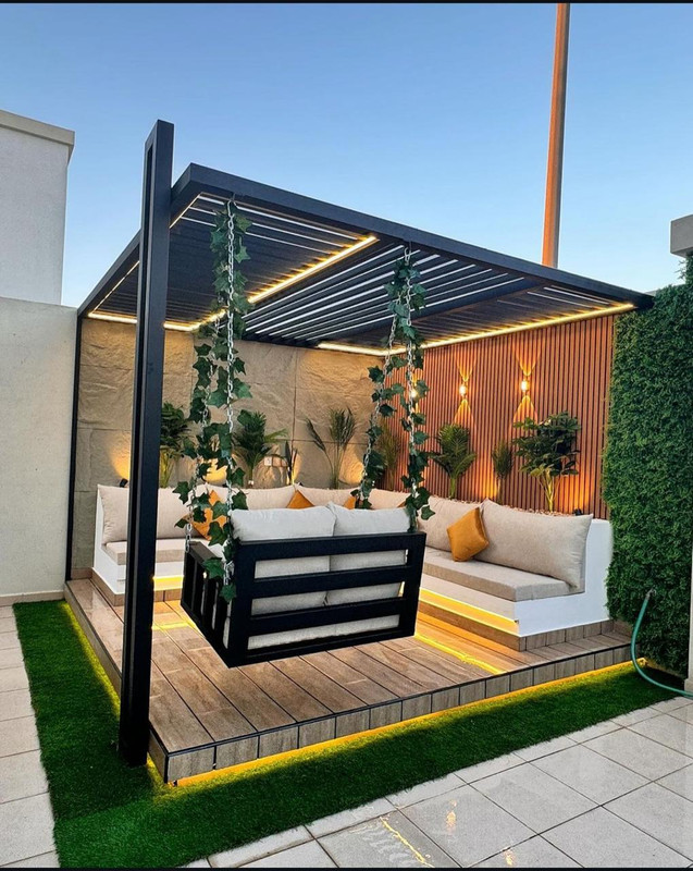 برجولة مع ستائر شفافة