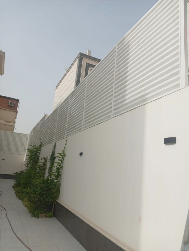 ساتر مع زخارف